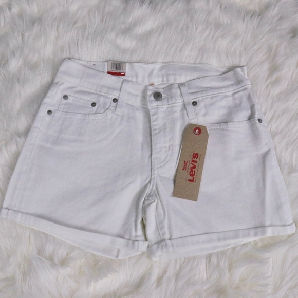 Levi's Pants - Levi's White Mid-Rise Shorts Size 28 ✨